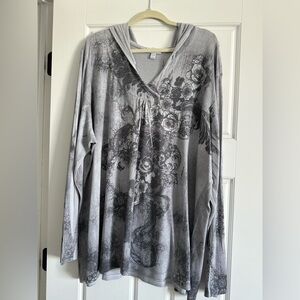 Women’s plus size 30W/32W knit hoodie tunic.